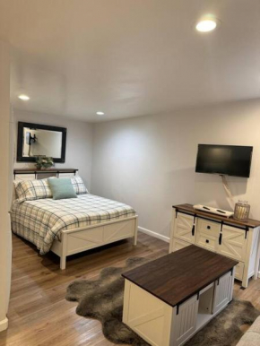 Remodeled Cozy Retreat near Downtown Salinas!